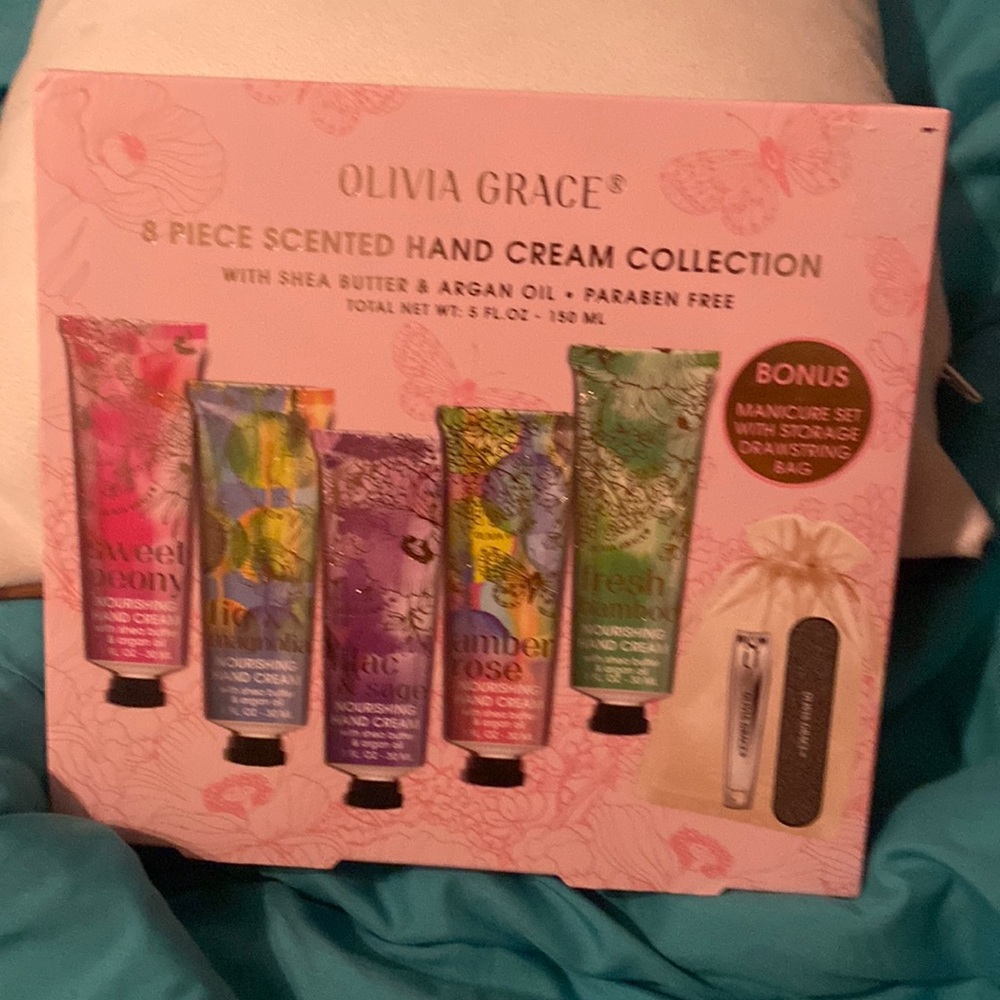 NWT scented cream set